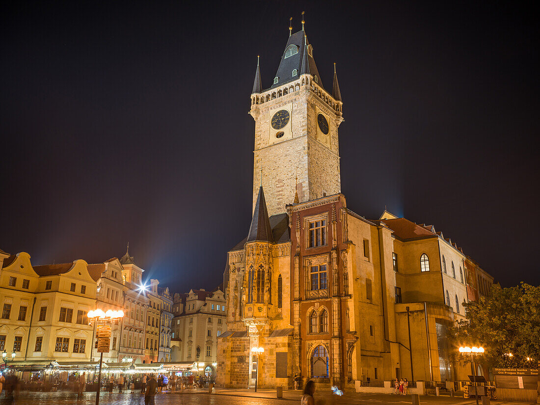  Prague Astronomical Clock at night, Old Town Hall, Old Town Square, Prague, Czech Republic, Europe 