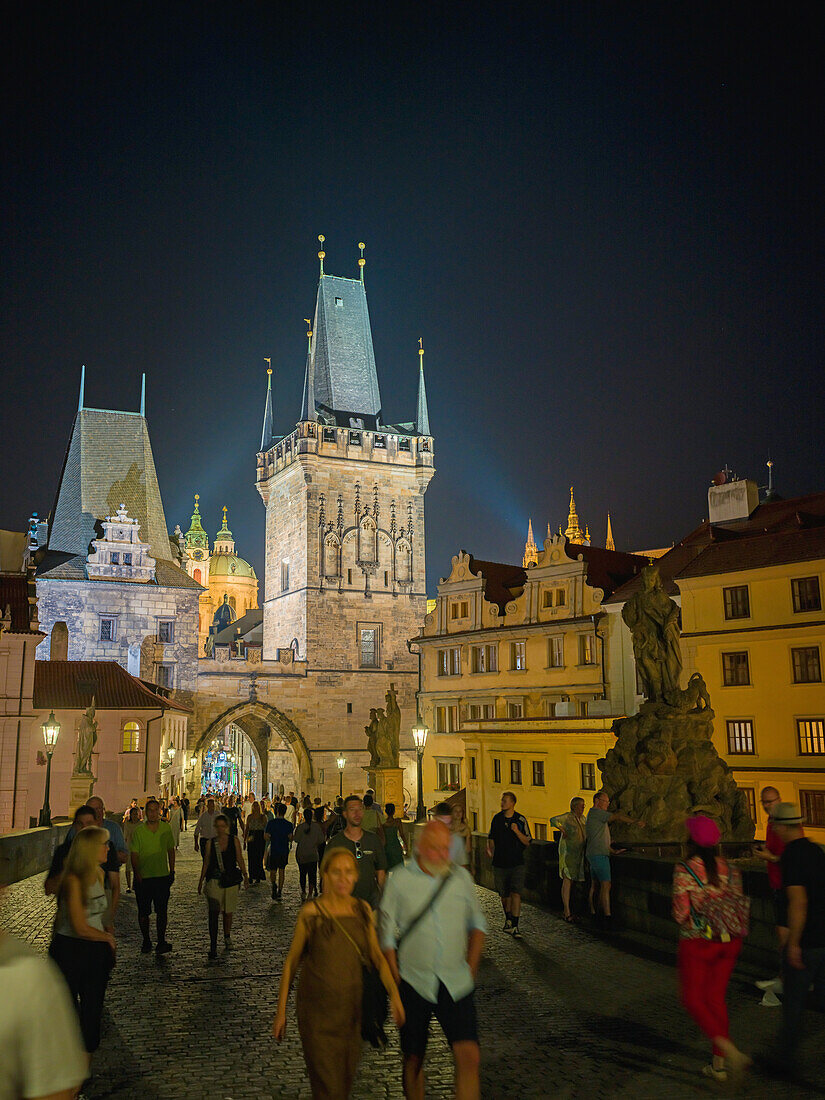  Lesser Town Bridge Tower at night, Charles Bridge, Vltava, Lesser Town, Prague, Czech Republic, Europe 