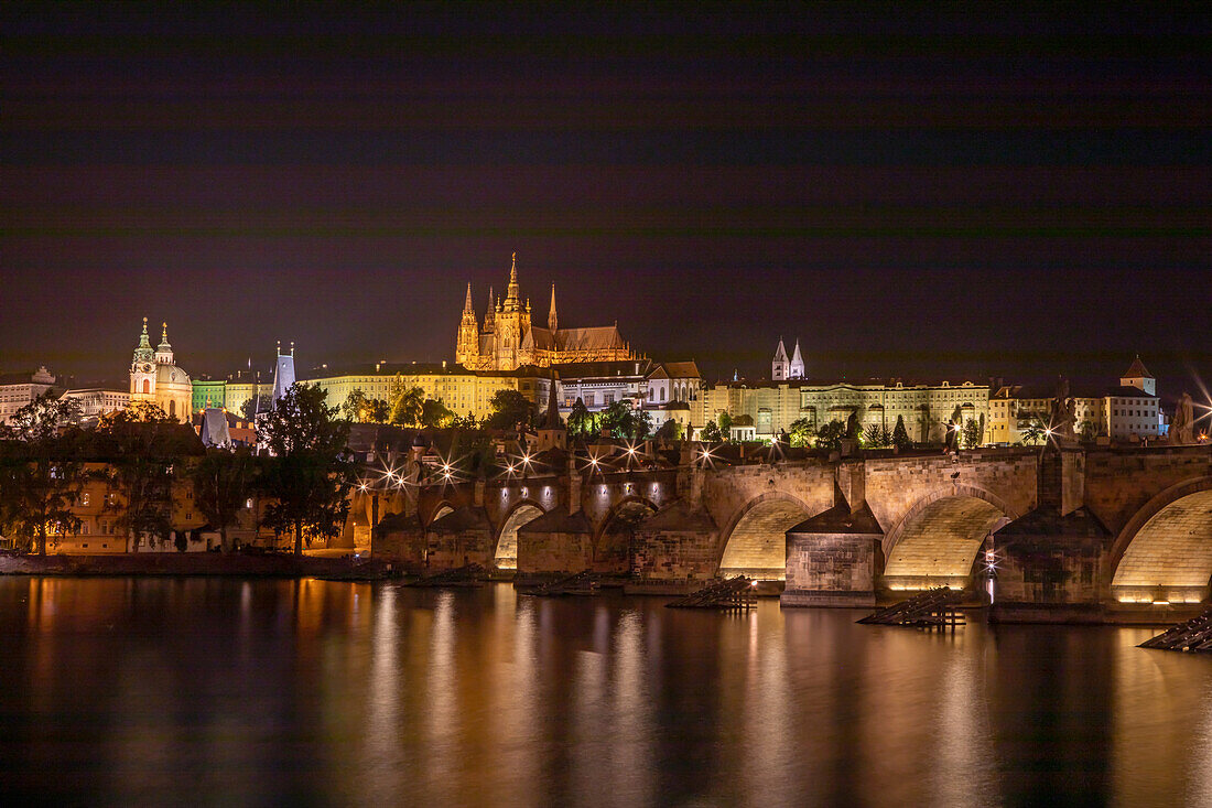  Charles Bridge at night, Vltava, Hradcany, Prague Castle, Lesser Town, Prague, Czech Republic, Europe 