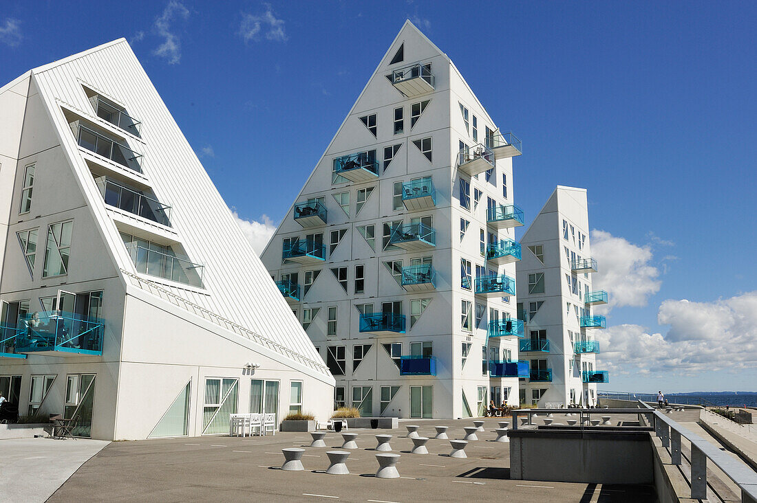 Apartmentgebäude 'The Iceberg' am Hafen, im neuen Stadtteil Aarhus, Halbinsel Jütland, Dänemark, Nordeuropa