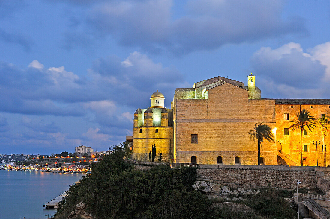 Ehemaliges Kloster Sant Francesc bei Dämmerung, Museum, Mahon (Mao) bei Dämmerung, Insel Menorca, Balearen, Spanien, Europa