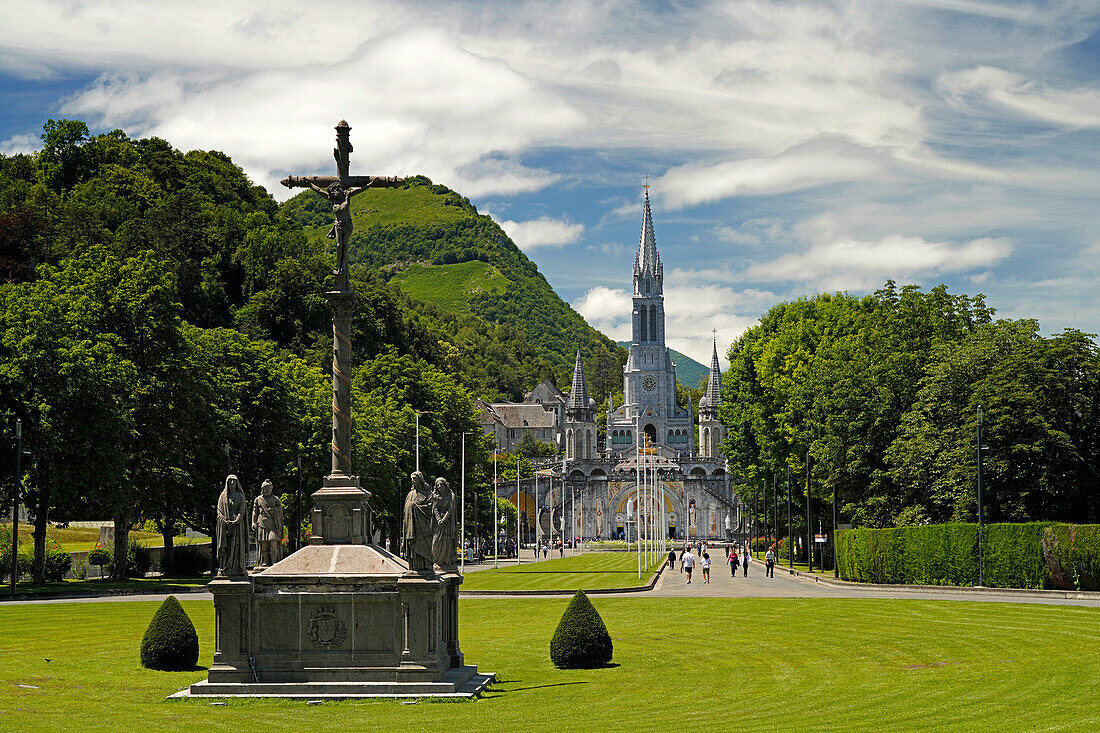  Sacred district of Lourdes with the Rosary Square and Basilica in the Marian pilgrimage site of Lourdes, Pyrenees, France, Europe 