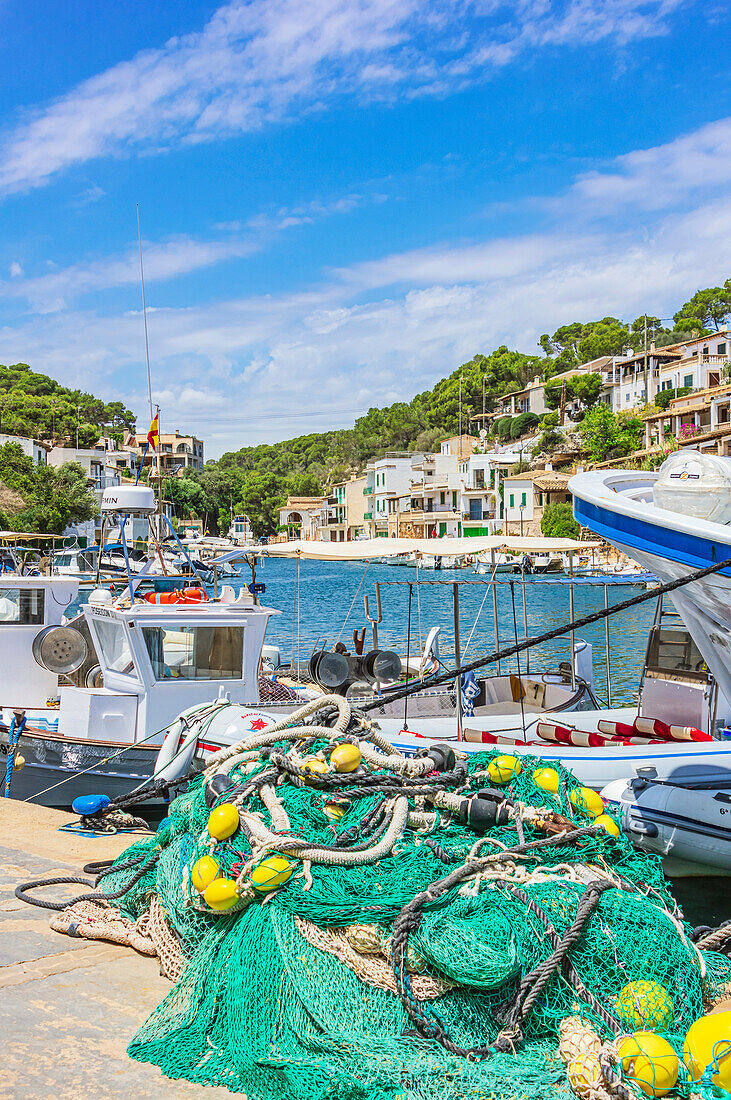 Fischernetze im Hafen, Cala Figuera, Gemeindegebiet  Santanyí, Südostküste, Mallorca, Balearen, Spanien