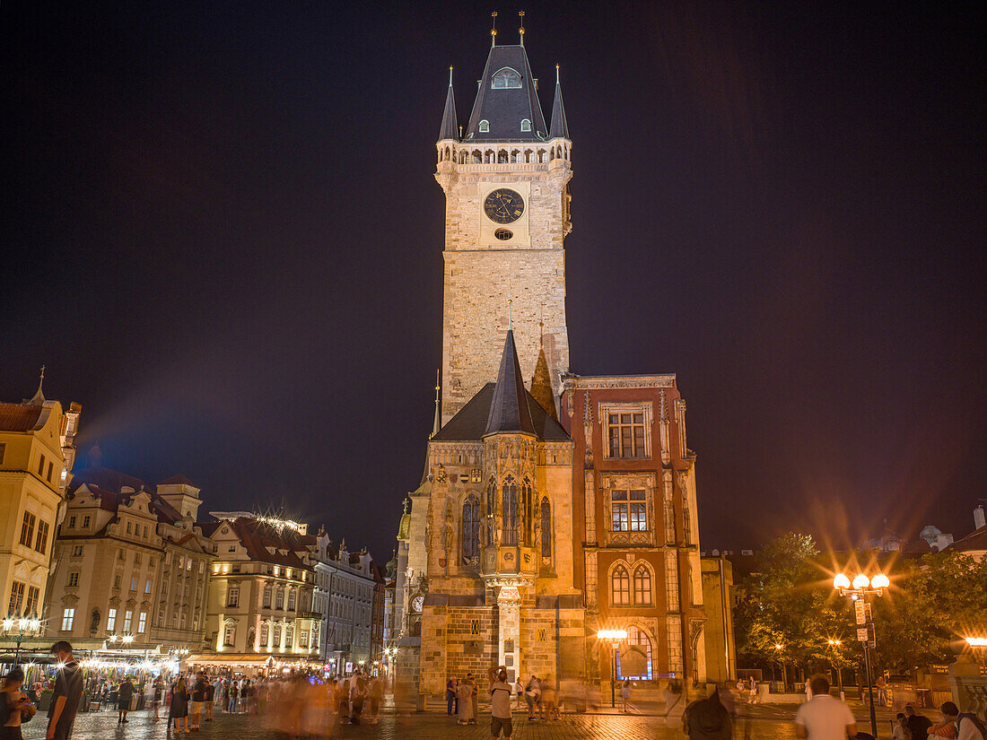  Old Town Square at night, Old Town Hall, Prague Old Town, Prague, Czech Republic, Europe 