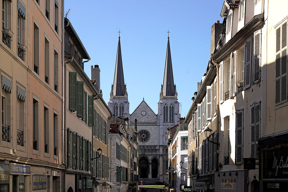  The Church of Saint-Jacques in Pau, Pyrenees, France, Europe 