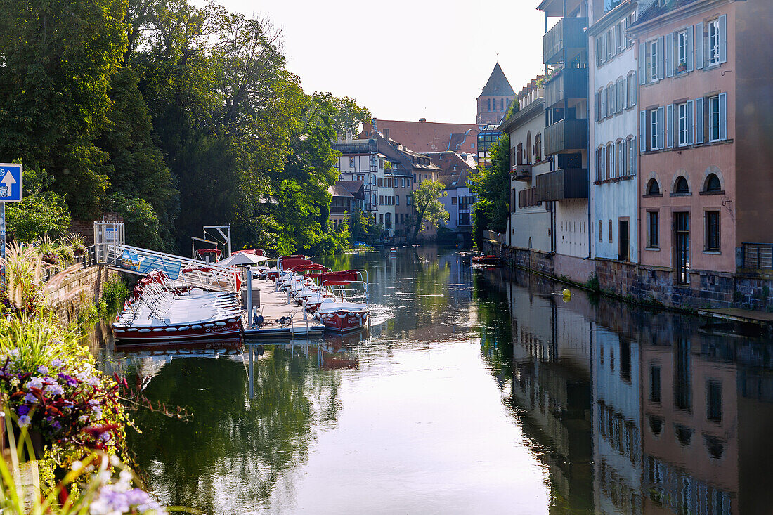  La Petite France and excursion boats on the l&#39;Ill in the morning light at the Quai Woerthel in Strasbourg in the Bas-Rhin department in the Grand Est region of Alsace in France 