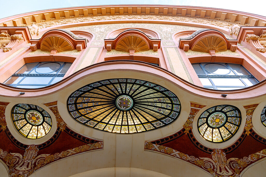 Art-Deco-Fassade ehemals Kino Opéra in der Rue in Reims in der Weinbauregion Champagne im Département Marne in der Region Grande Est in Frankreich