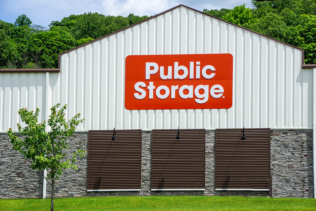  Public Storage, Self-Storage-Anlage, Gebäudeaußenseite, Danbury, Connecticut, USA 