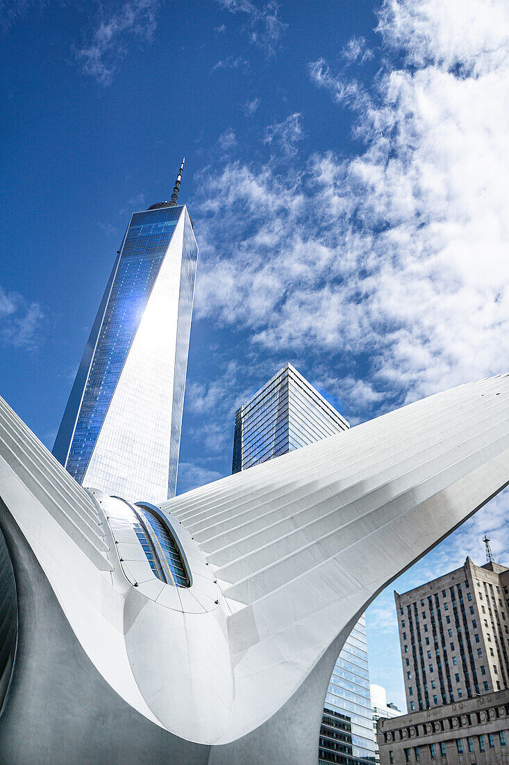  Oculus Transportation Hub und One World Trade Center, Finanzviertel, New York City, New York, USA 