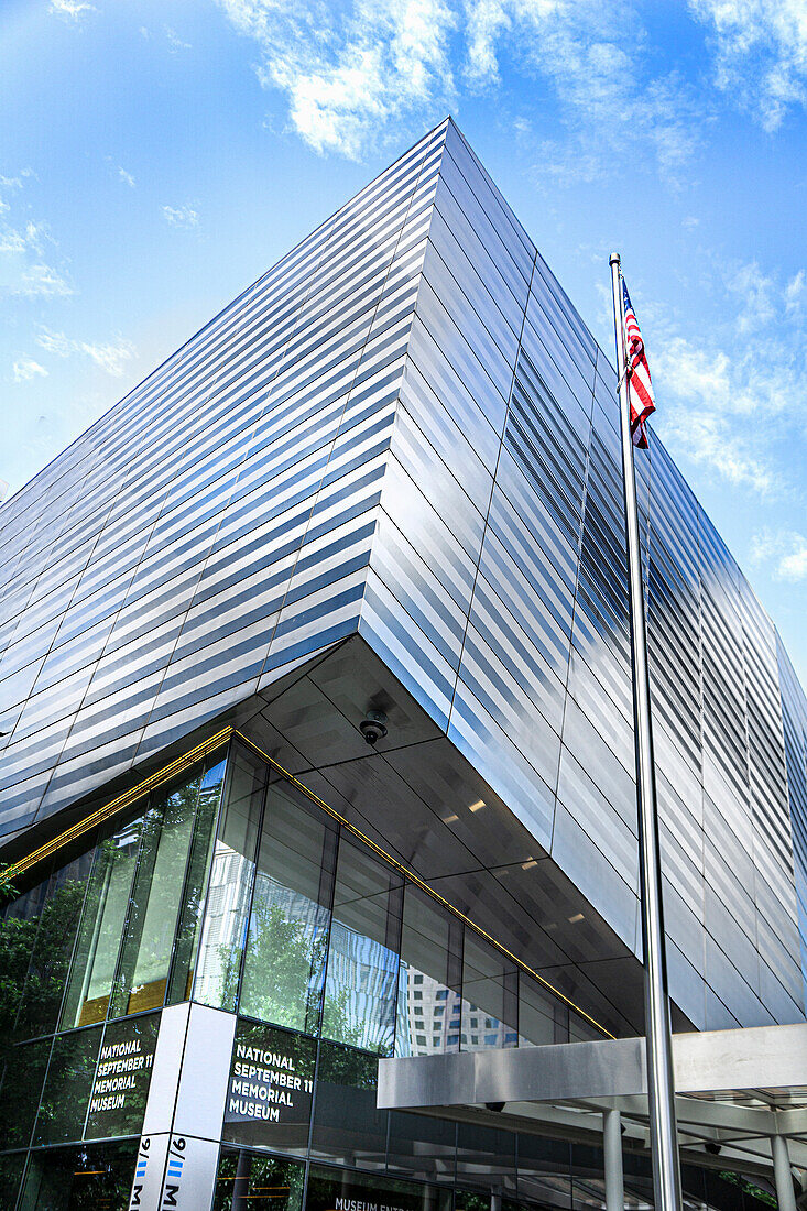  National September 11 Memorial Museum, Tiefblick auf die Außenansicht des Gebäudes, World Trade Center, New York City, New York, USA 