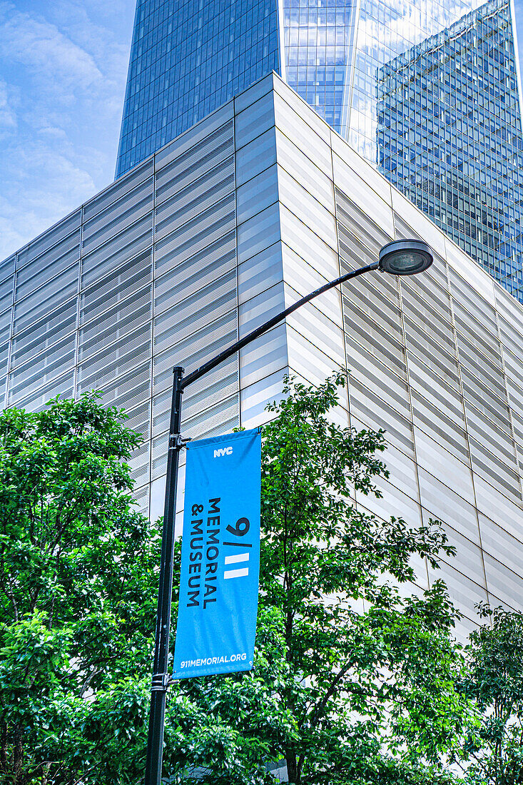  National September 11 Memorial Museum, Tiefblick auf die Außenansicht des Gebäudes, World Trade Center, New York City, New York, USA 