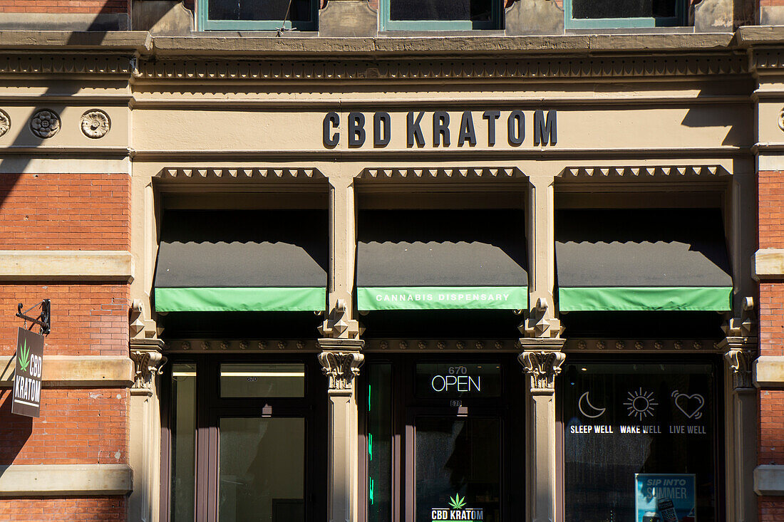  CBD-Kratom-Cannabis-Apotheke, New York City, New York, USA 