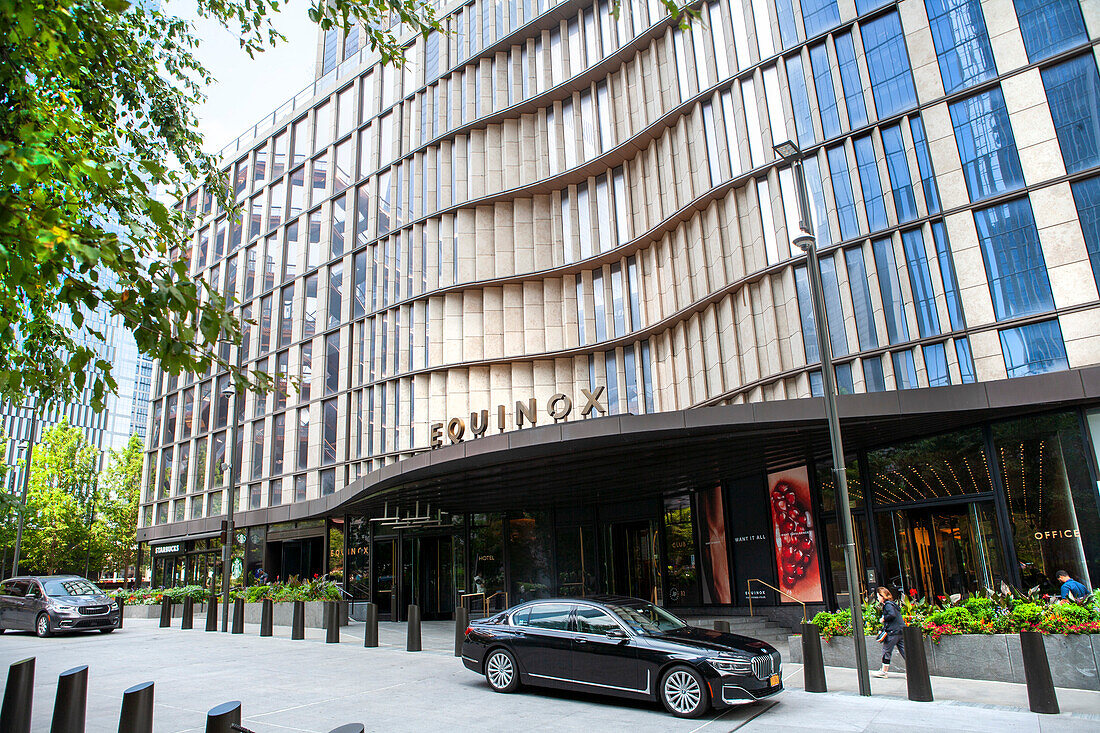  Equinox Hotel, Gebäudeaußenseite und Einfahrt, 35 Hudson Yards, New York City, New York, USA 