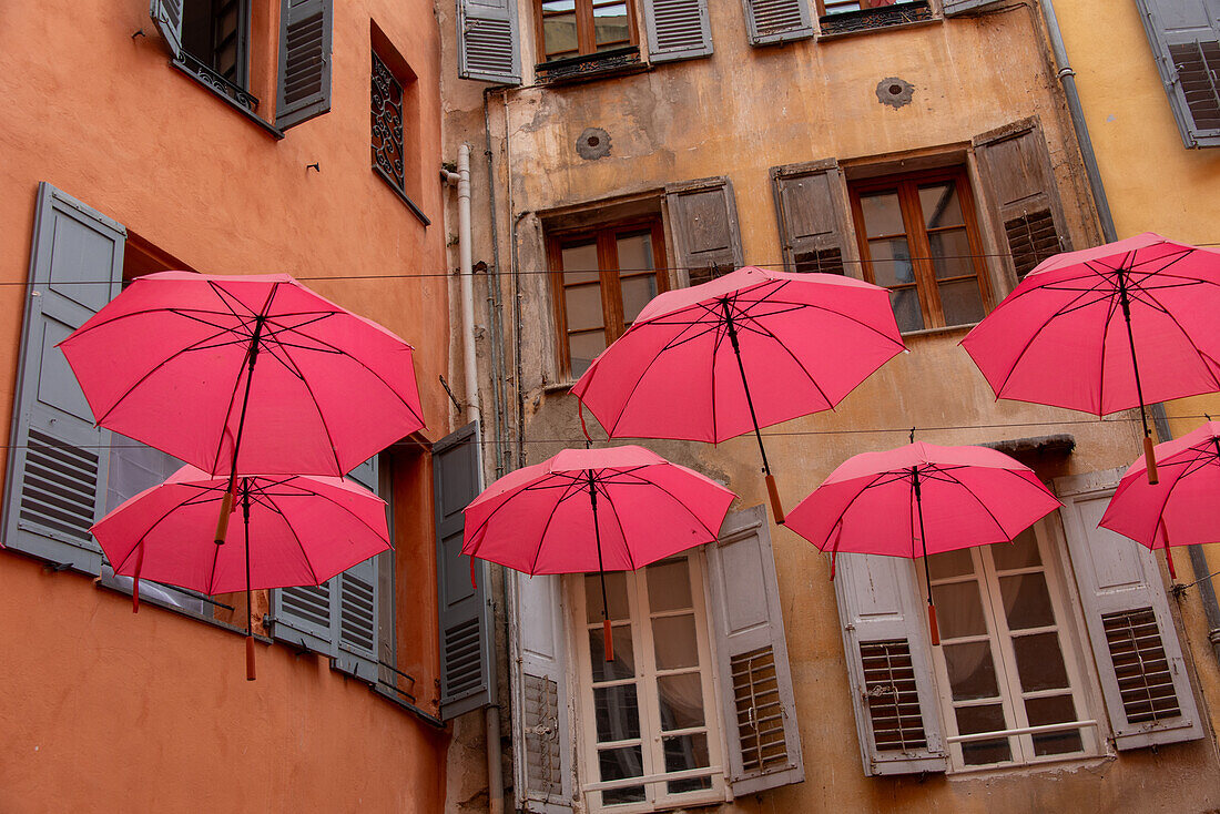  Red umbrellas, parasols, hanging between residential buildings, Grasse, Provence-Alpes-Côte d&#39;Azur, France 