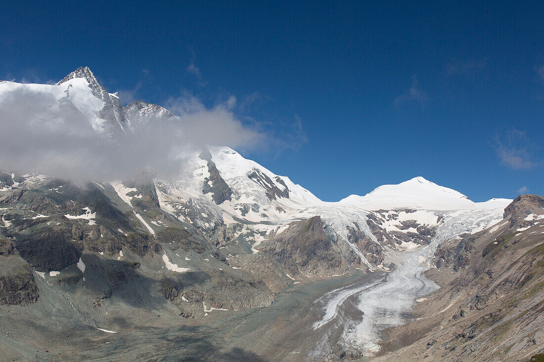 Blick ueber den Gletscher Pasterze auf den Johannisberg, Nationalpark Hohe Tauern, Kärnten, Österreich