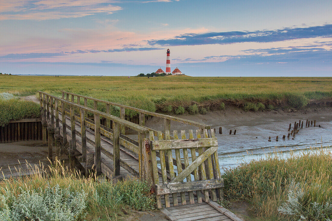  Westerhever lighthouse with bridge in the salt marsh, Wadden Sea National Park, North Friesland, Schleswig-Holstein, Germany 