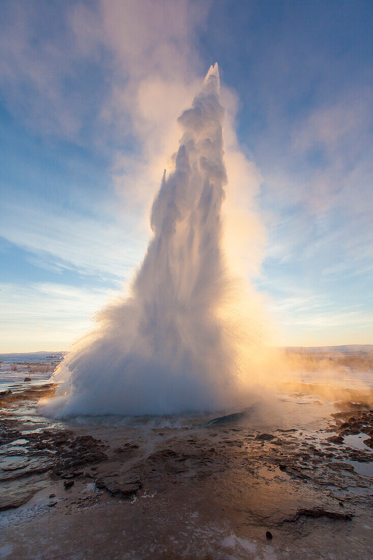  Strokkur Geysir (Butter Churn Geysir) in the Haukadalur hot spring valley erupting, winter, Iceland 