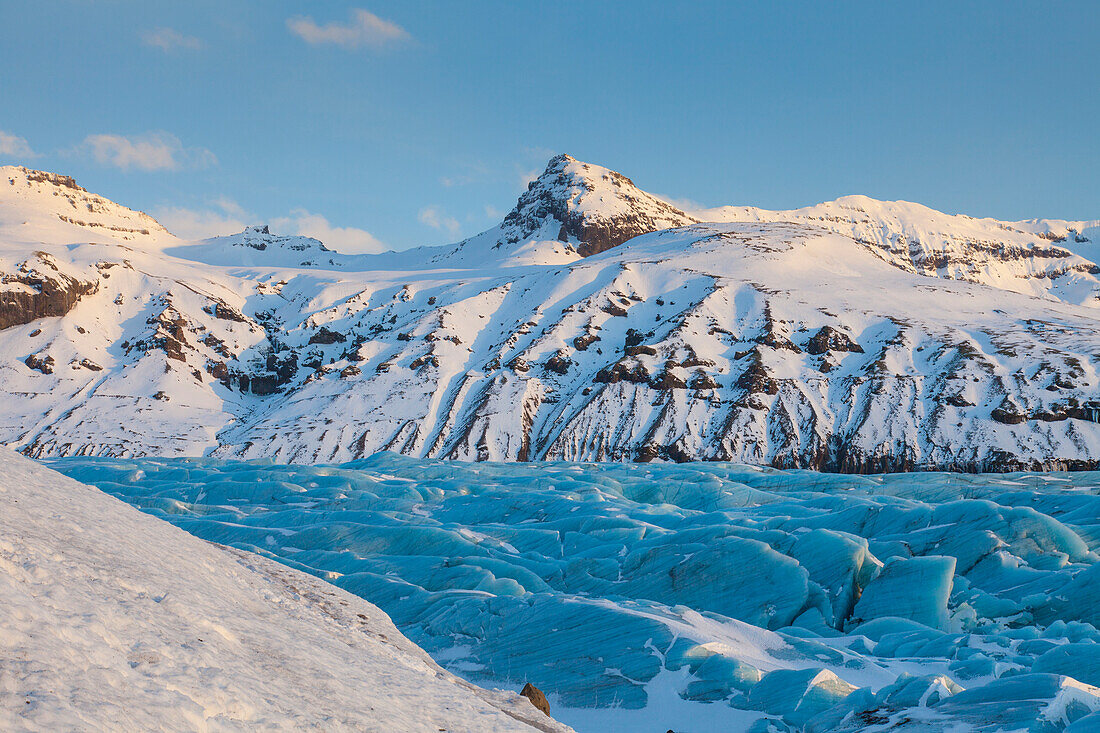 Eisformationen an der Gletscherzunge Svinafellsjoekull, Vatnajoekull-Nationalpark, Winter, Island