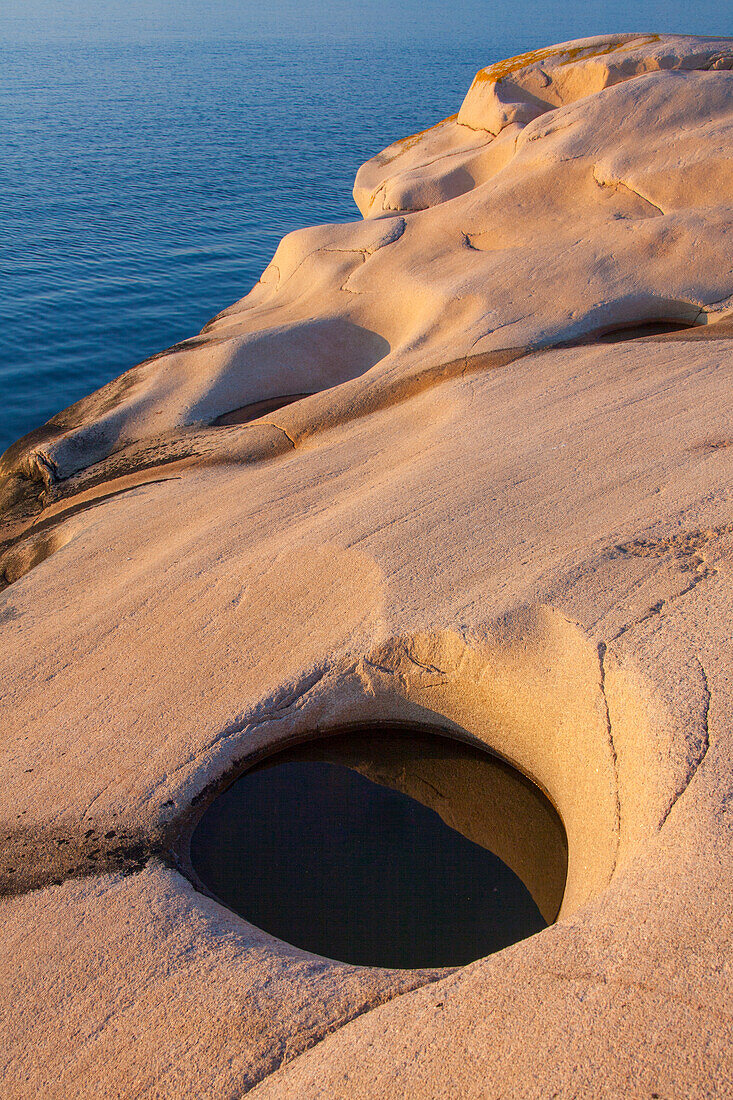 Steinformationen an der Schärenküste, Ramsvik, Bohuslän, Schweden