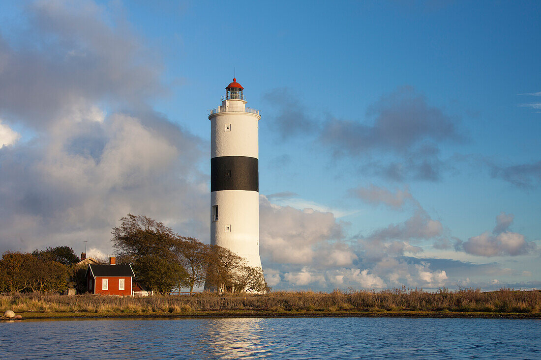 Leuchtturm Langer Jan an der Suedspitze von Öland, Herbst, Schweden