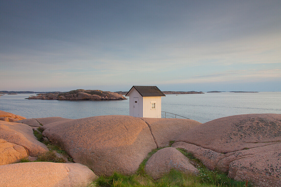 Leuchtfeuer an der Küste bei Lysekil, Bohuslän, Schweden