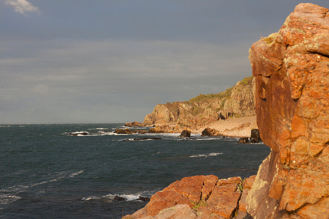 Felsen an der Küste bei Hovs Hallar, Bjäre Halbinsel, Skane, Schweden