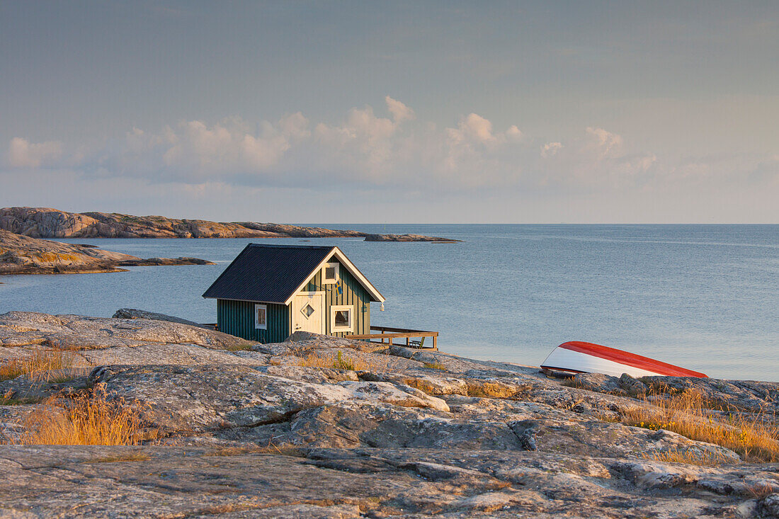 Kleine Holzhütte am Meer, Smögen, Bohuslän, Schweden