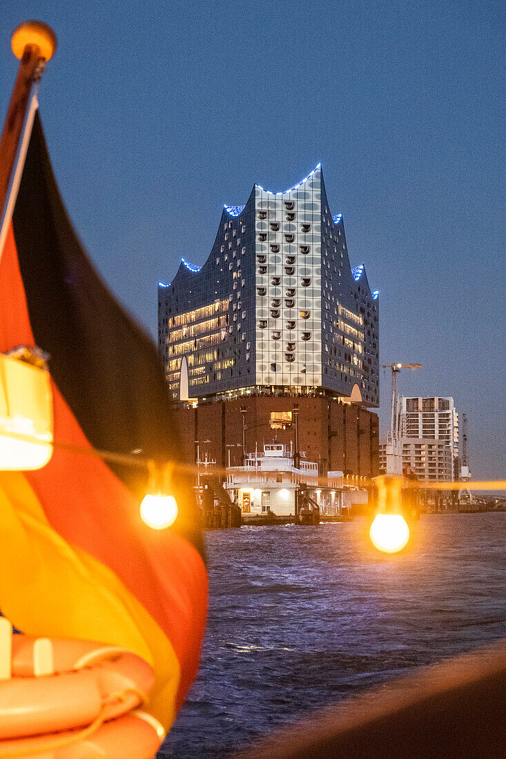  Elbphilharmonie and Elbe, Port of Hamburg, Hamburg, Northern Germany, Germany 