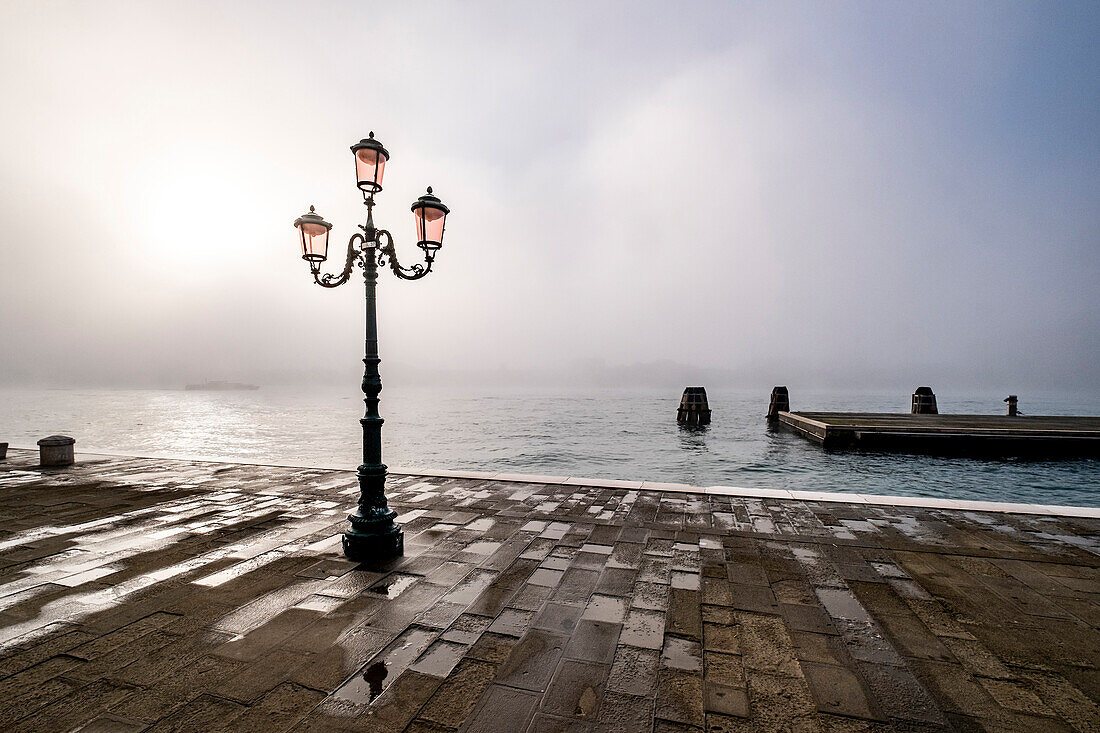 Venedig im Nebel, Venetien, Italien