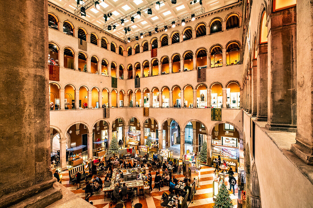  Fondaco dei Tedeschi, department store in Venice, Veneto, Italy 