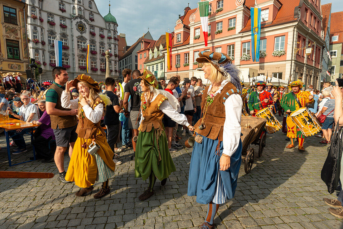 Stadtgarde auf dem Marktplatz, Fischertag in Memmingen, Unterallgäu, Allgäu, Bayern, Deutschland, Europa