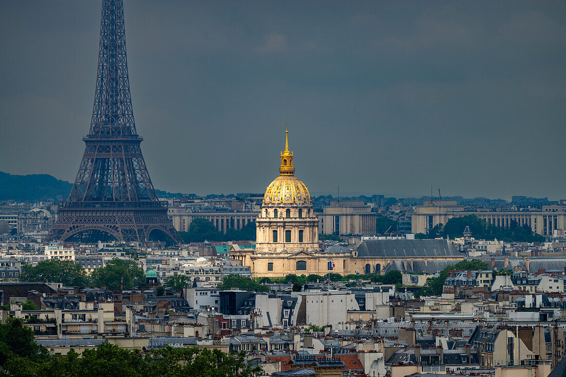  Cityscape, view from the Panthéon to the golden dome of the Invalides, or Dome des Invalides, Paris, Île-de-France, France, Europe 