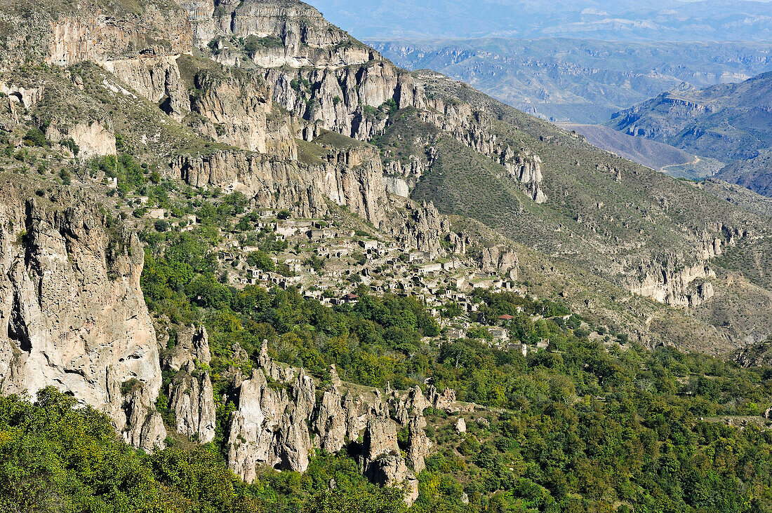 verlassenes Dorf Old Shinuhayr in den Schluchten von Fluss Vorotan, Region Syunik, Armenien, Eurasien