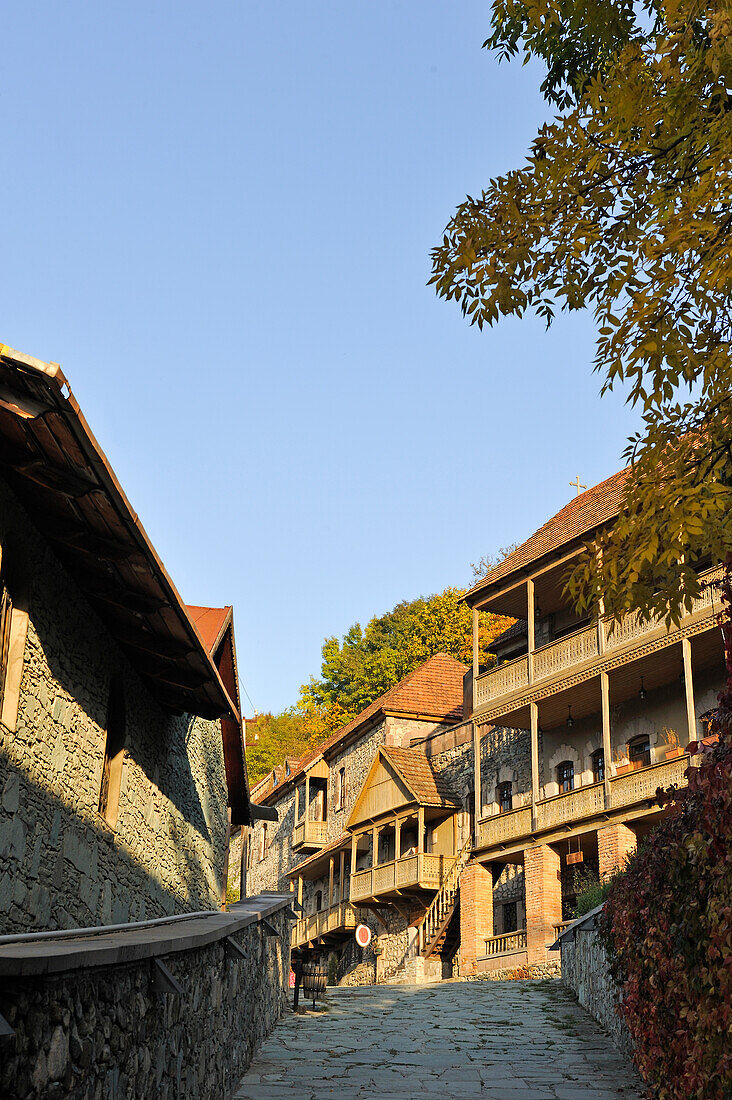  historische Sharambeyan Straße renoviert durch die Bemühungen der Tufenkian Foundation of Cultural Heritage, Dilidjan, Tavush Region, Armenien, Eurasien 