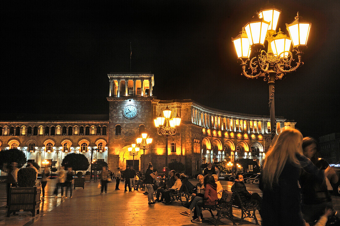  Regierungsgebäude am Platz der Republik bei Nacht, Eriwan, Armenien, Eurasien 