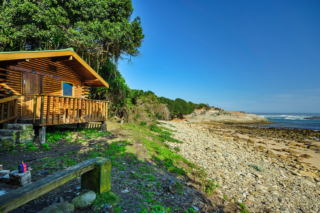  Wooden hut Scott Hut is located directly on the coast, Otter Trail, Tsitsikamma Section, Garden Route National Park, Eastern Cape, South Africa 