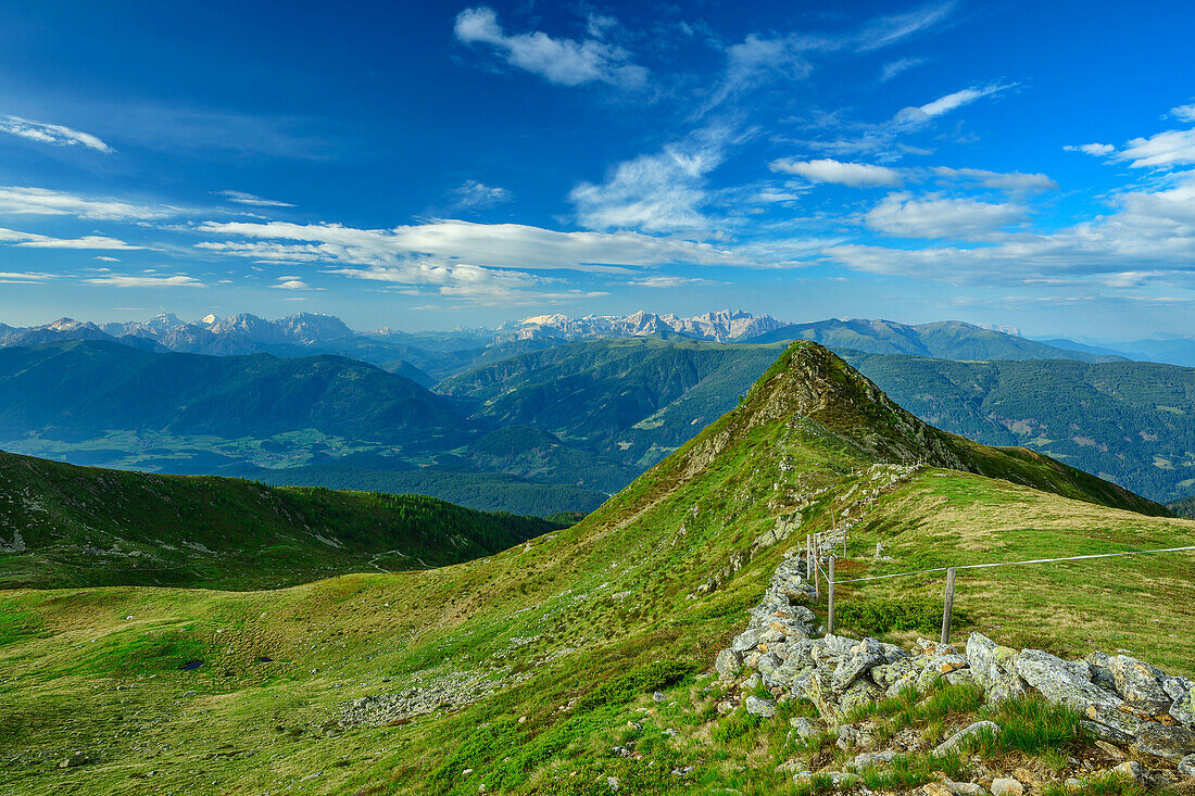 Blick vom Pfunderer Höhenweg auf die Dolomiten, Pfunderer Höhenweg, Zillertaler Alpen, Südtirol, Italien