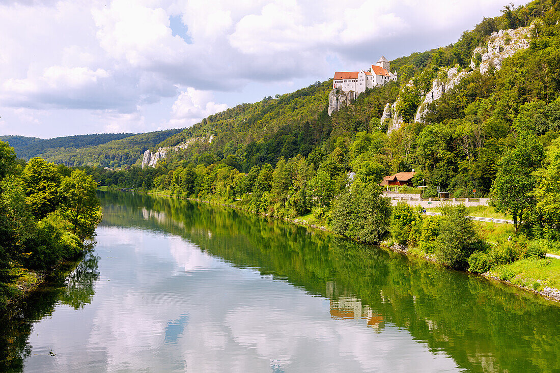 Burg Prunn über der Altmühl im Altmühltal in Niederbayern in Deutschland