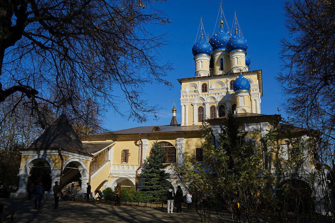  Außenansicht der Kirche der Kasaner Ikone der Mutter Gottes (erbaut 1662–1670) im Museumsreservat Kolomenskoje. Moskau, Russland. 