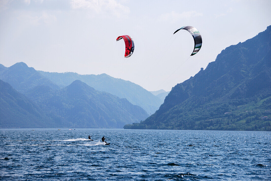  Kiting, Lago d&#39;Idro, Italy 