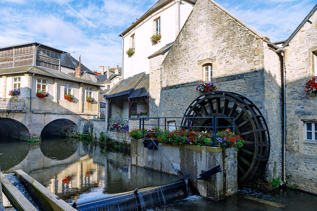  Old town of Bayeux with mill and stone bridge on the river l&#39;Aure and view of the Cathédrale Notre-Dame in Bayeux in the Bessin countryside in the Calvados department in the Normandy region of France 