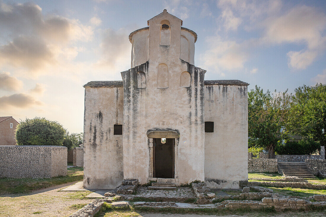  Nin, Historical buildings of a small Mediterranean town, Church, Zadar, Dalmatia, Croatia, Adriatic Sea 