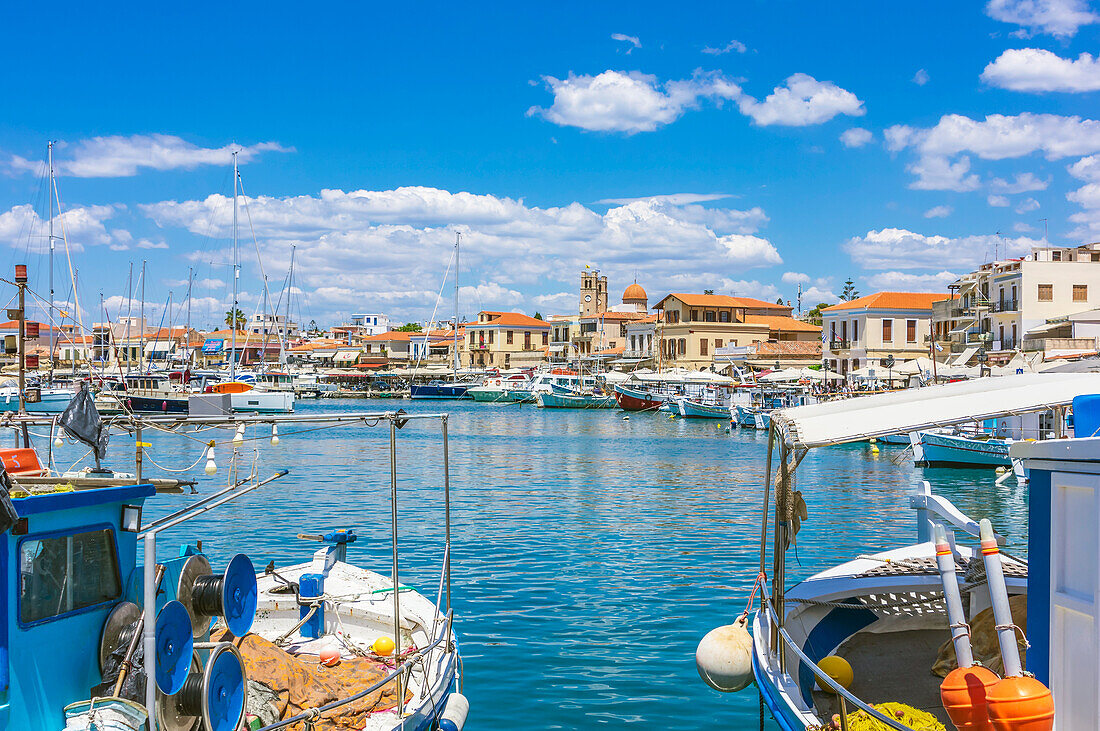 Boote im Hafen, Hauptstadt Ägina, Insel Ägina, südwestlich von Athen, Saronischer Golf, Westliche Ägäis, Griechenland