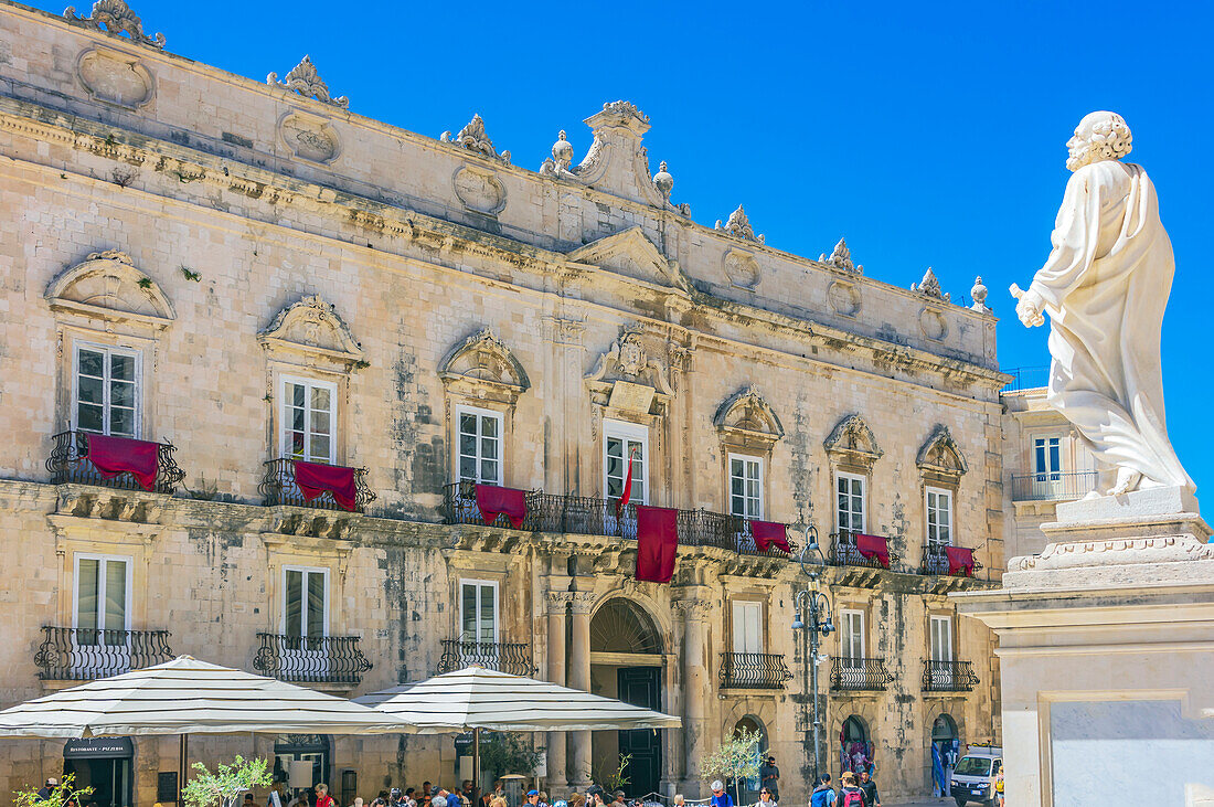 Ansichten der Piazza del Duomo in Syrakus, Sizilien, Italien