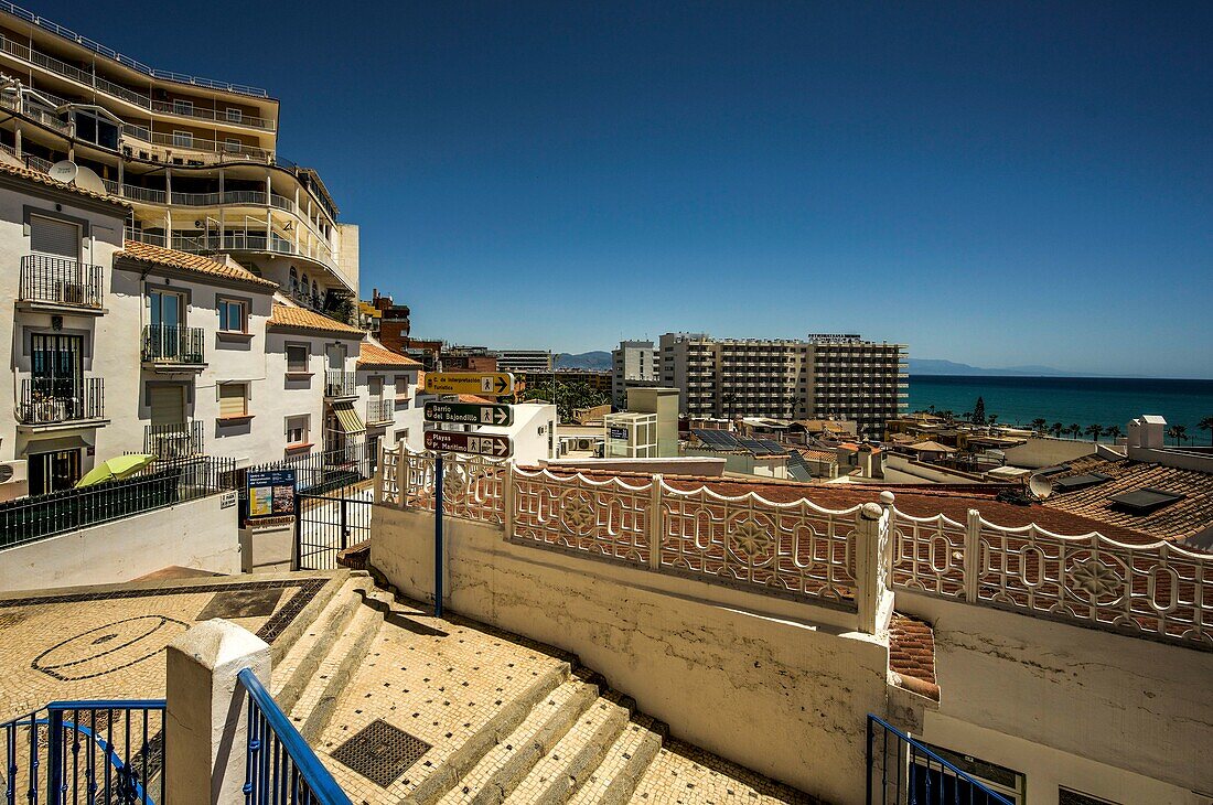  View from the old town of Torremolinos to holiday rentals on El Bajondillo beach and the sea, Torremolinos, Costa del Sol, Spain 