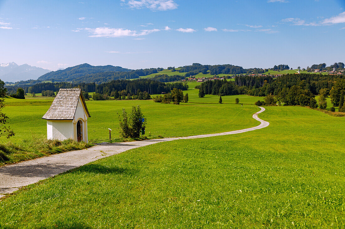  Viewpoint Mesnerkapelle in Grainbach and path to Eßbaum and Törwang am Samerberg in Chiemgau in Upper Bavaria in Germany 