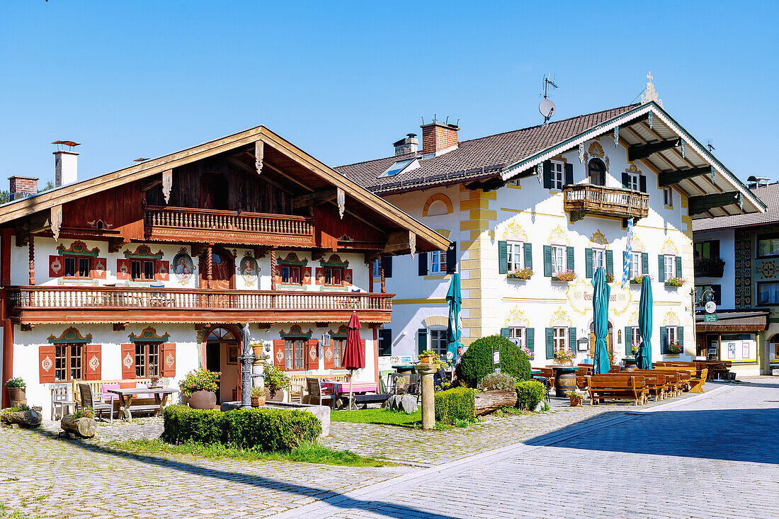  Market square with historic house Schusterhäusl with Lüftlmalerei in Törwang am Samerberg in Chiemgau in Upper Bavaria in Germany 