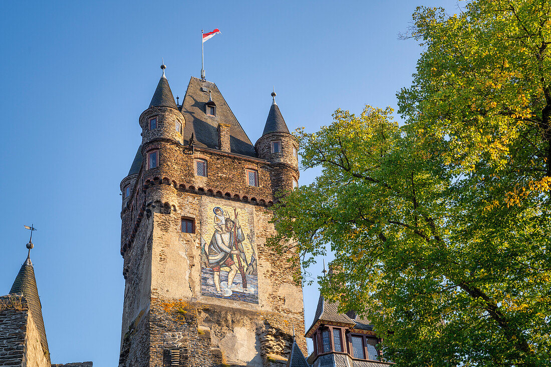 Blick auf die Reichsburg (Detail), Cochem, Mosel, Rheinland-Pfalz, Deutschland