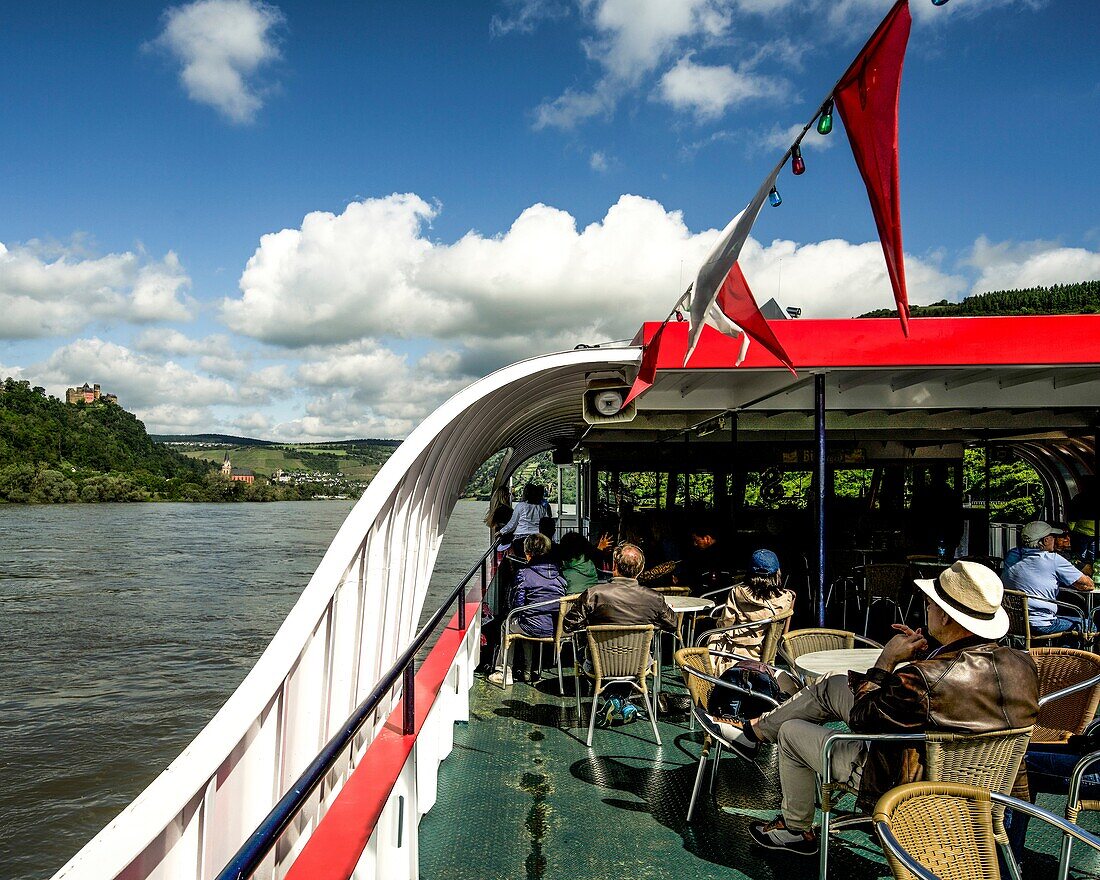  Travelers on a panoramic ship on the Rhine with a view of Oberwesel, Upper Middle Rhine Valley, Rhineland-Palatinate, Germany 