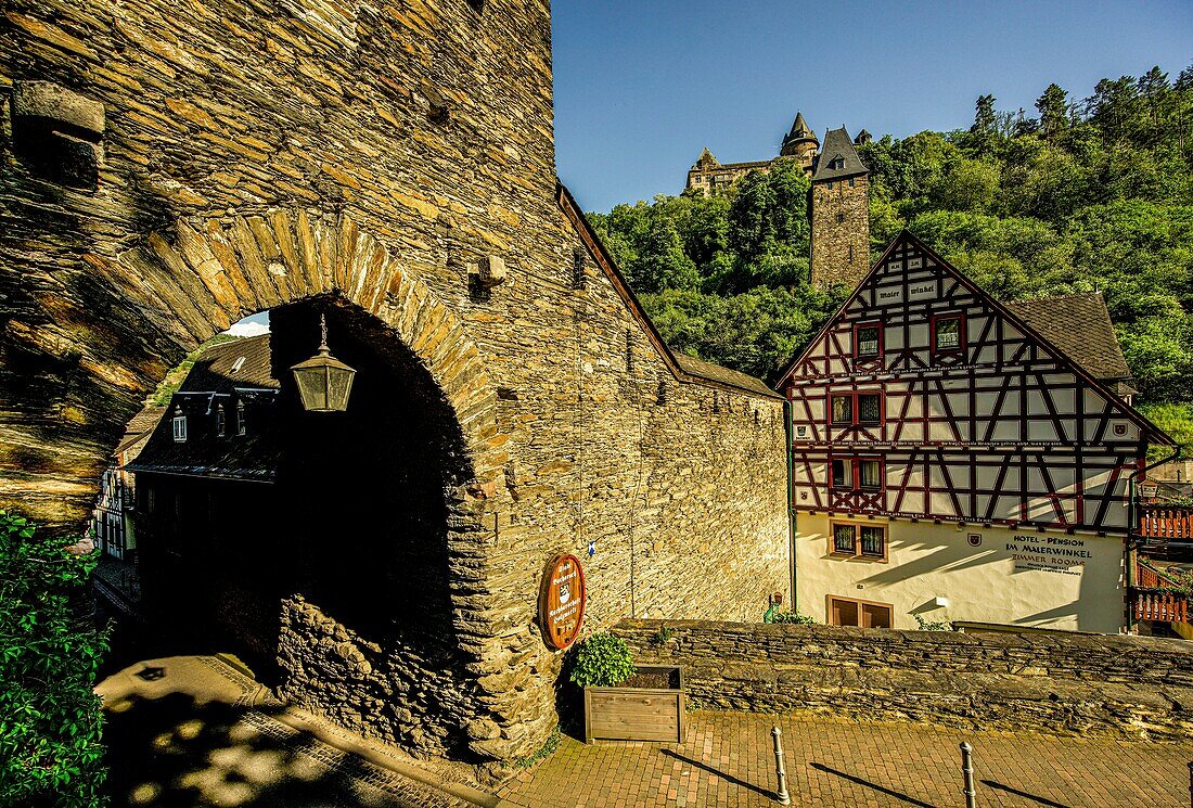  Steeger Tor, Malerwinkel, Liebesturm and Burg Stahleck, Bacharach, Upper Middle Rhine Valley, Rhineland-Palatinate, Germany 